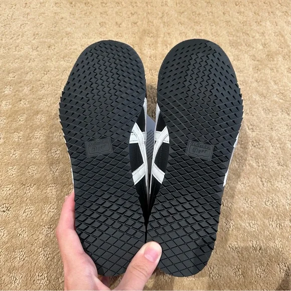 NWT Onitsuka Tiger Mexico 66 SD sneakers in black and white color way - Picture 6 of 8